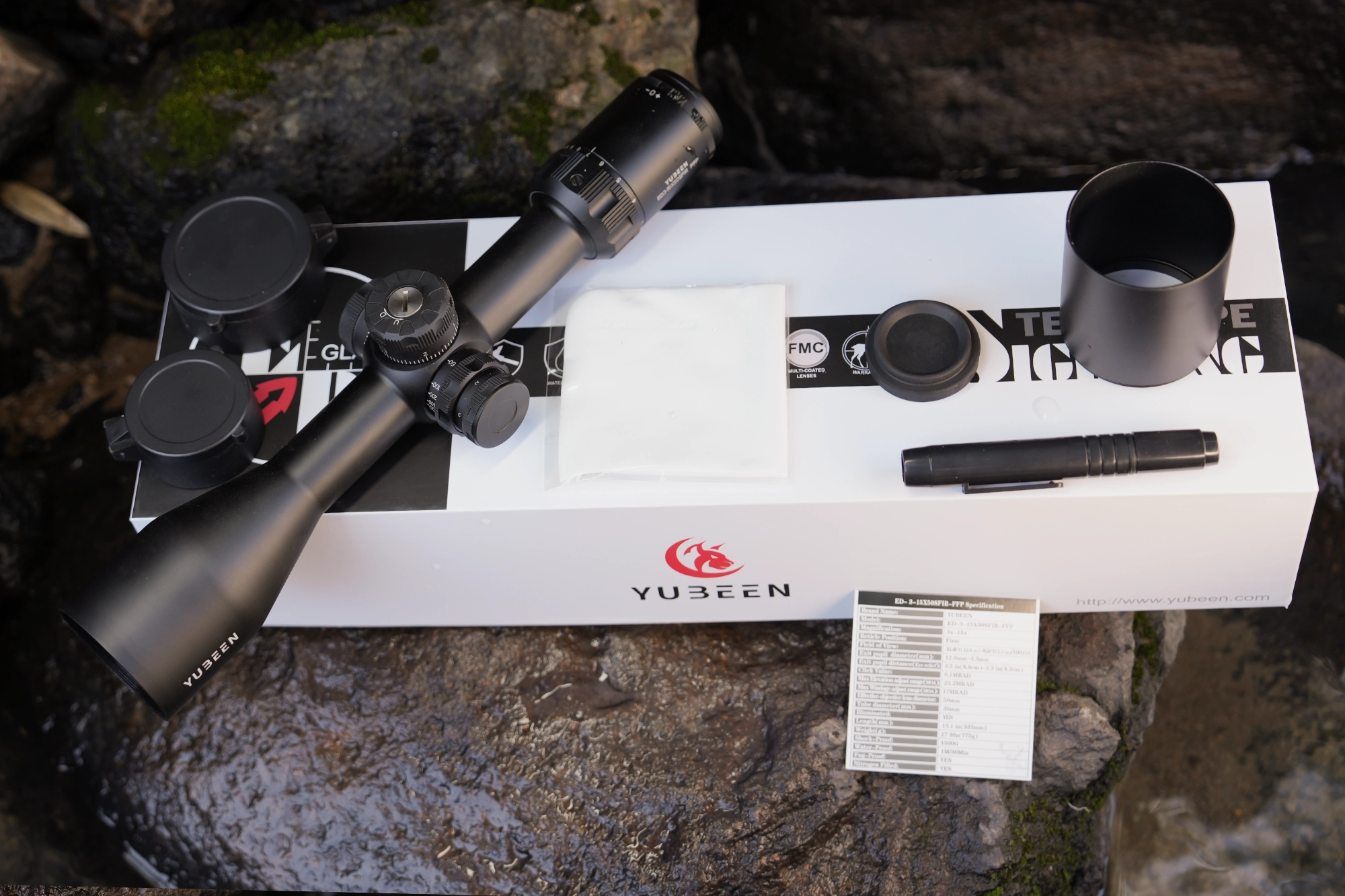 Optical riflescope package and accessory presentation