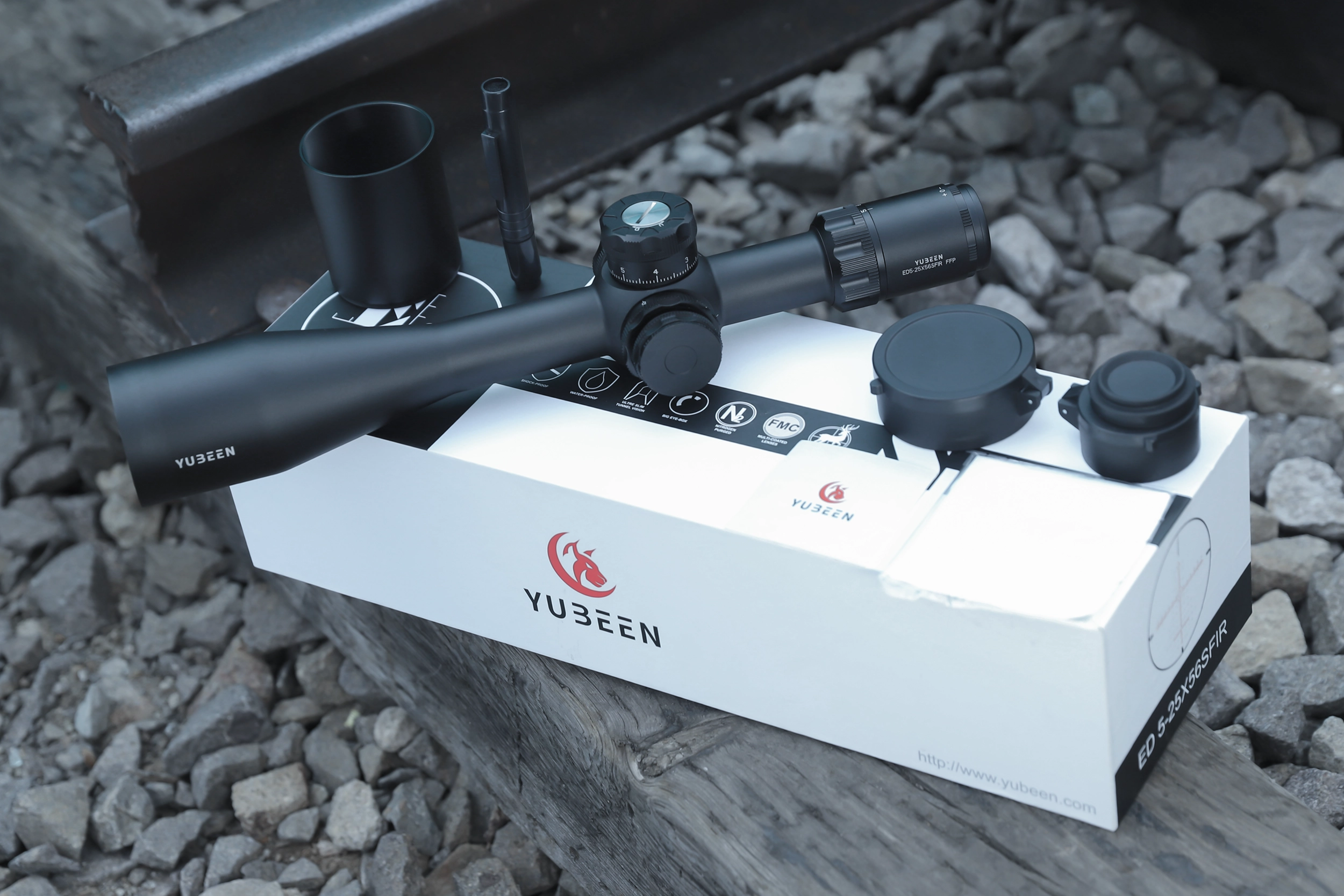 Yubeen ED5-25×56 SFIR FFP riflescope package and included contents