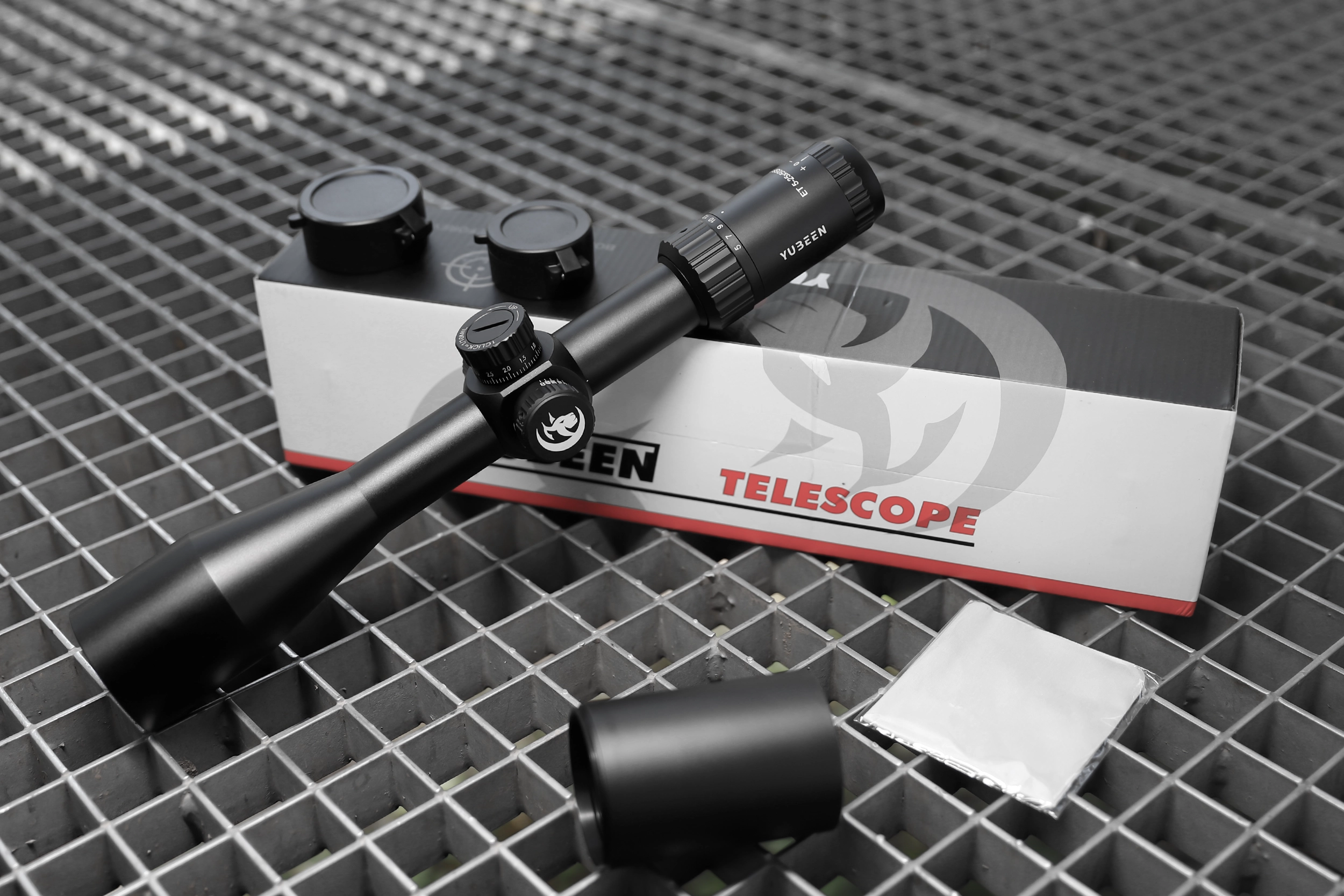 Optical riflescope package and accessory presentation