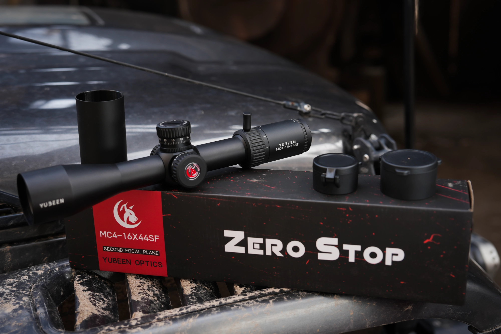 Optical riflescope package and accessory presentation