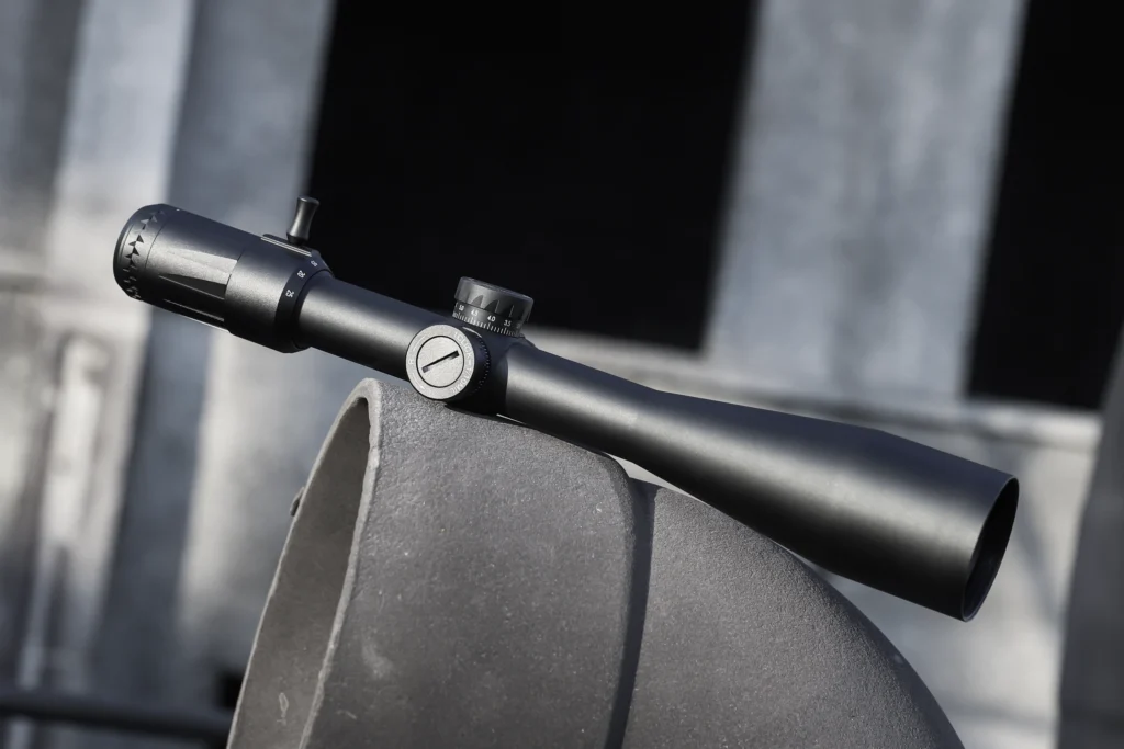 Yubeen variable-power optical riflescope three-quarter view